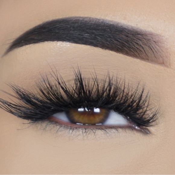 Lilly Lashes HOUSTON - Picture 5 of 6